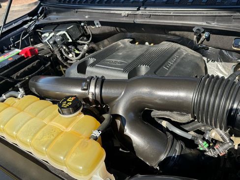 Used 2020 Ford Expedition XLT image 25