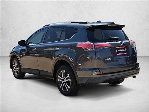 Used 2018 Toyota RAV4 LE FWD image 7
