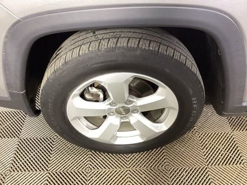 Used 2018 Jeep Compass Latitude w/ Popular Equipment Group image 8