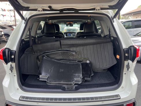 Used 2019 Toyota Highlander Limited image 29