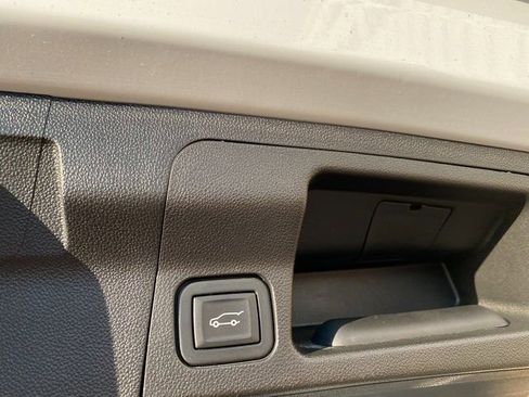 Used 2023 GMC Acadia SLE w/ Driver Convenience Package AWD/4WD image 11