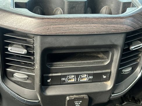 Used 2025 RAM 1500 Laramie AWD/4WD image 40