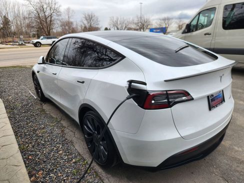 Used 2024 Tesla Model Y Performance image 54