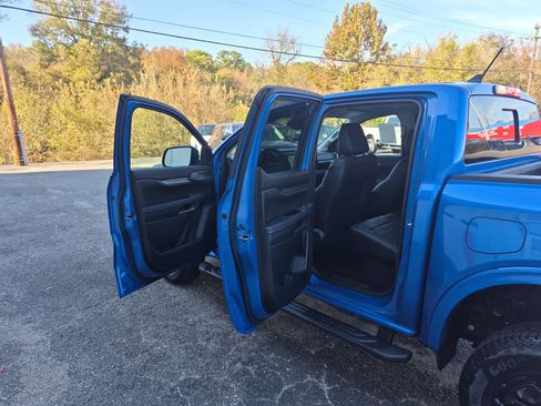 New 2025 Ford Ranger Lariat w/ Black Appearance Package image 15