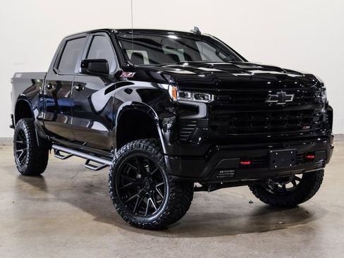 Used 2026 Chevrolet Silverado 1500 LT Trail Boss w/ Convenience Package II image 2