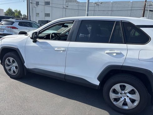 Used 2022 Toyota RAV4 LE w/ Carpet Mat Package (TMS) AWD/4WD image 10