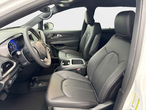 New 2026 Chrysler Pacifica Select FWD image 19