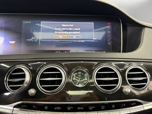 Used 2018 Mercedes-Benz S 450 Sedan image 25