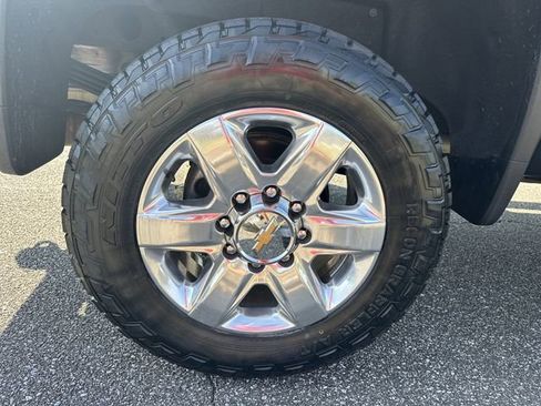 Used 2023 Chevrolet Silverado 2500 LTZ image 17