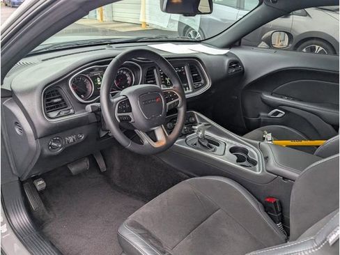 Used 2017 Dodge Challenger R/T Scat Pack w/ Leather Interior Group image 9