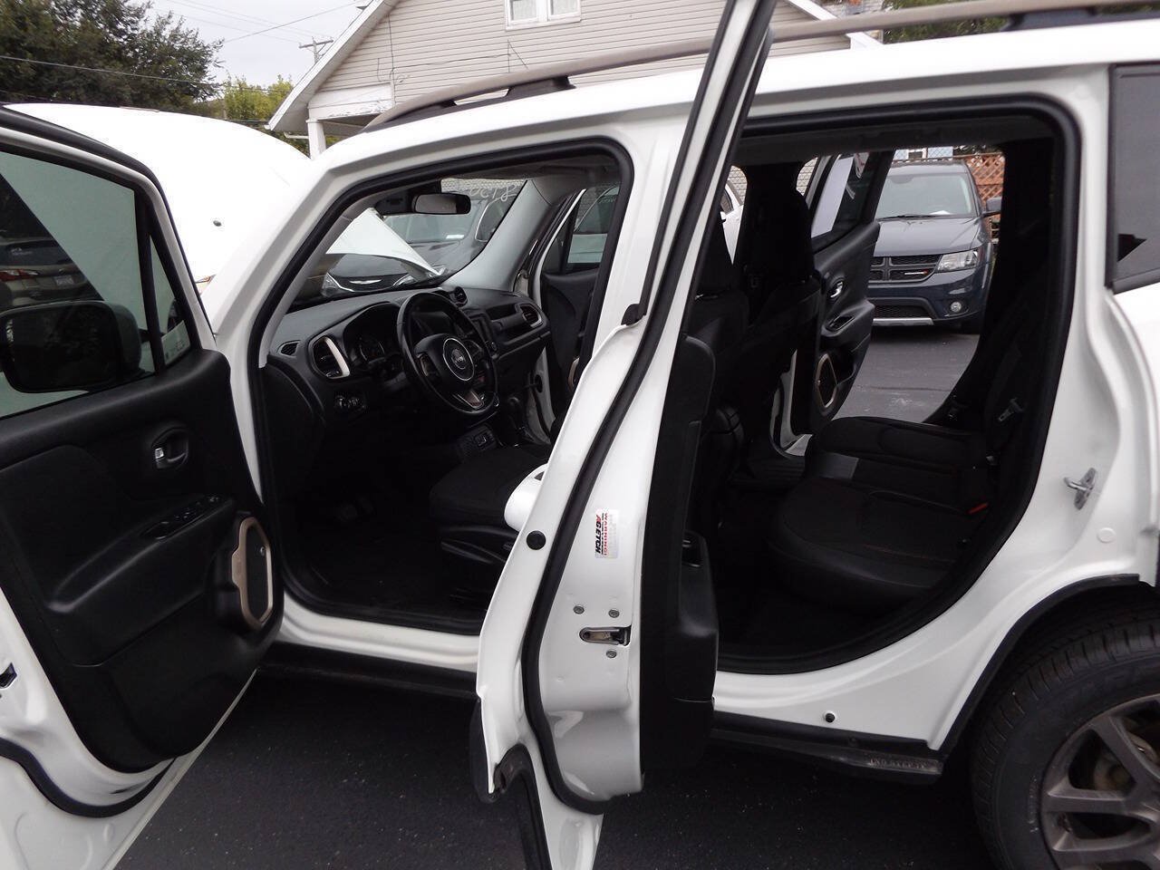 Used 2016 Jeep Renegade 75th Anniversary FWD image 12