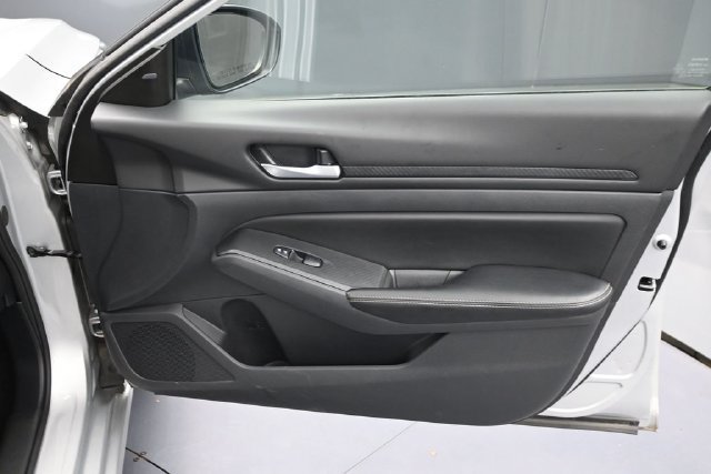 Used 2024 Nissan Altima 2.5 SV FWD image 33