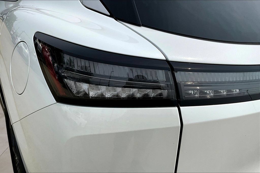 Certified 2025 Nissan Murano SV AWD/4WD image 7