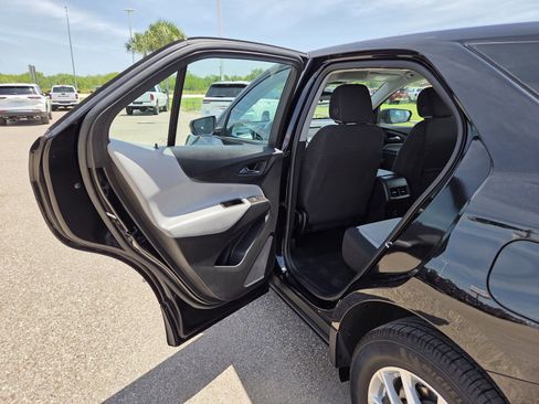 Used 2024 Chevrolet Equinox LS FWD image 13