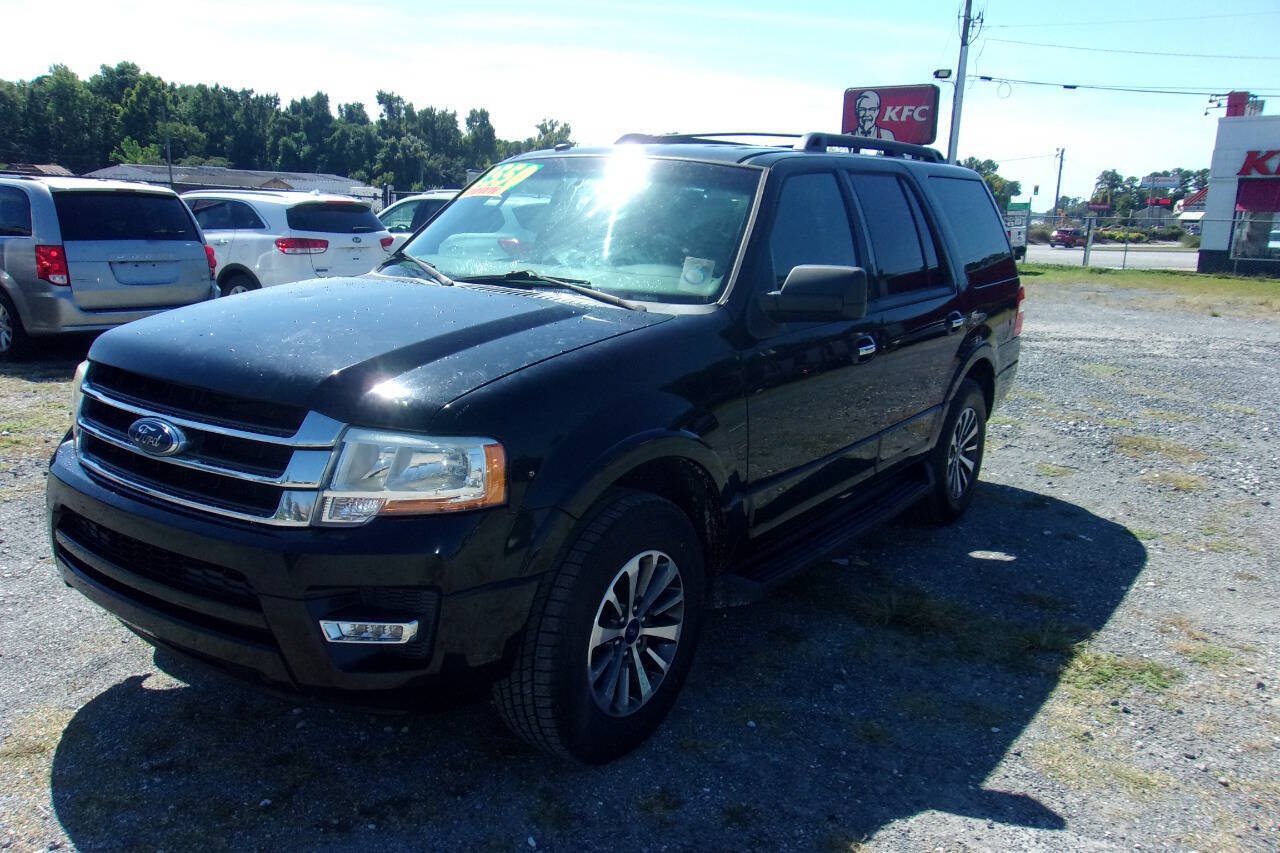 Used 2017 Ford Expedition XLT RWD image 3