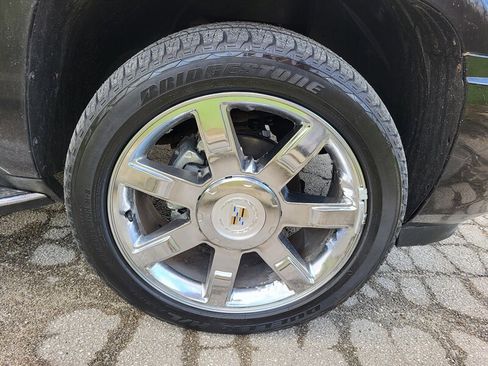 Used 2011 Cadillac Escalade ESV Luxury image 30