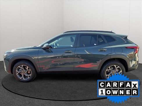 Certified 2025 Chevrolet Trax LT w/ LT Convenience Package FWD image 3