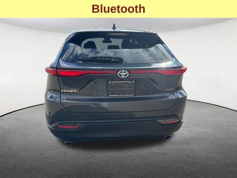 Used 2022 Toyota Venza LE image 10