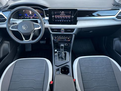 New 2026 Volkswagen Taos SE FWD image 11