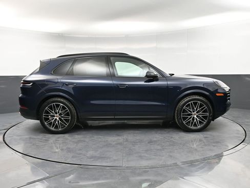 New 2026 Porsche Cayenne Base image 9
