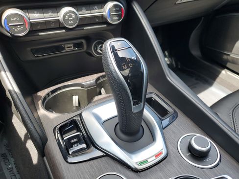 Used 2022 Alfa Romeo Giulia Ti image 24