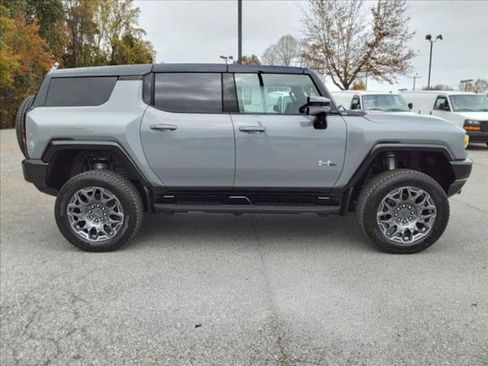 New 2025 GMC Hummer EV 3X image 3