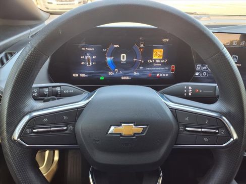 Used 2025 Chevrolet Equinox EV LT image 23