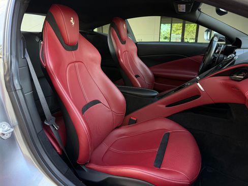 Used 2021 Ferrari Roma RWD image 31