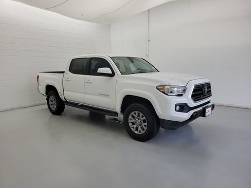 Used 2018 Toyota Tacoma SR5 RWD image 4