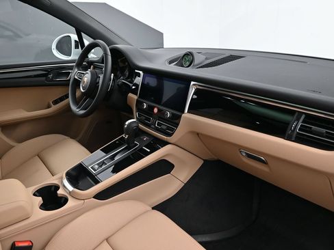 Certified 2026 Porsche Macan AWD/4WD image 14