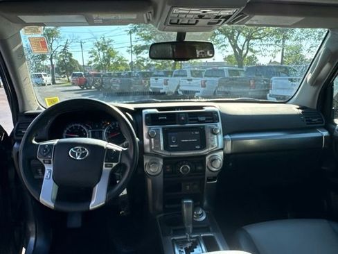 Used 2018 Toyota 4Runner SR5 Premium AWD/4WD image 19