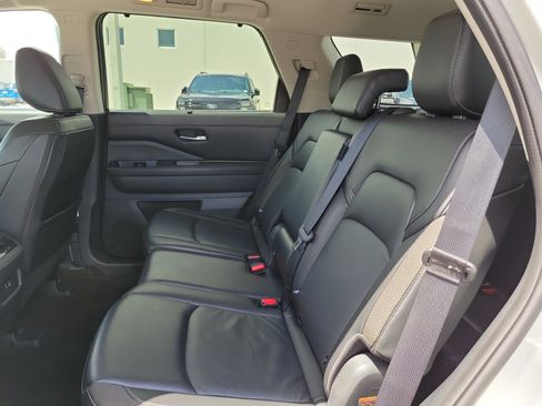 Used 2024 Nissan Pathfinder SL w/ Black Appearance Package FWD image 13
