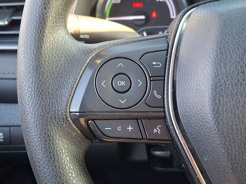 Certified 2020 Toyota Camry LE image 19