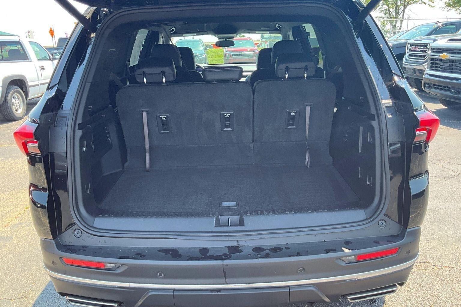 Used 2025 Buick Enclave Preferred FWD image 4