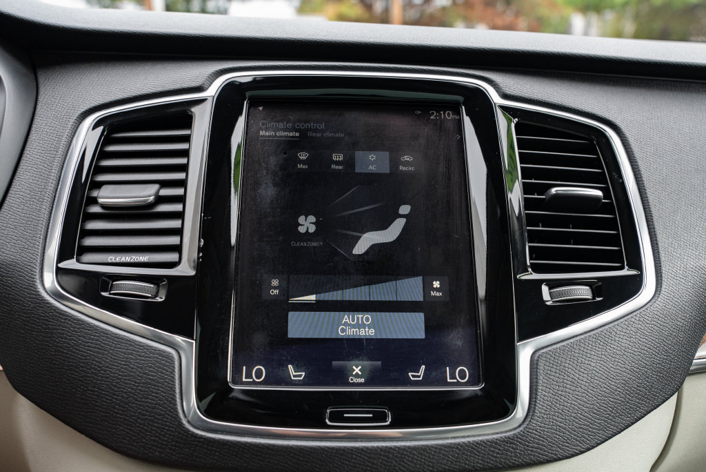 Used 2016 Volvo XC90 T6 Momentum w/ Momentum Plus Package AWD/4WD image 17