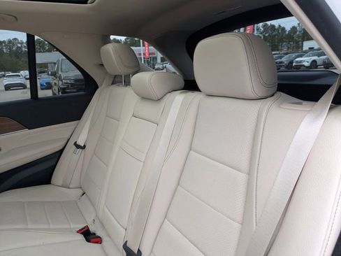 Used 2022 Mercedes-Benz GLE 350 4MATIC w/ Premium Package image 29