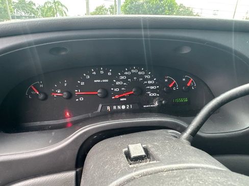 Used 2006 Ford E-350 and Econoline 350 XLT RWD image 11