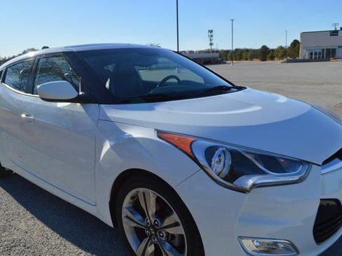 Used 2016 Hyundai Veloster w/ Option Group 02 image 3