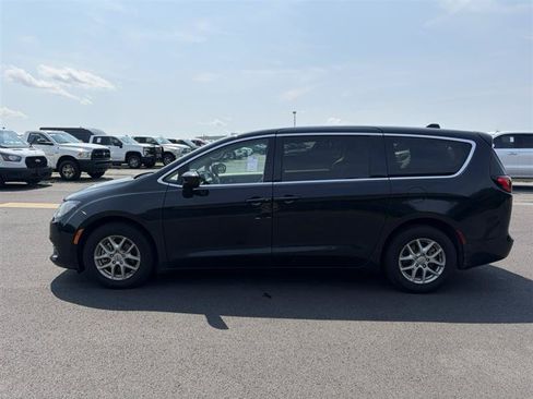 Used 2023 Chrysler Voyager LX FWD image 6