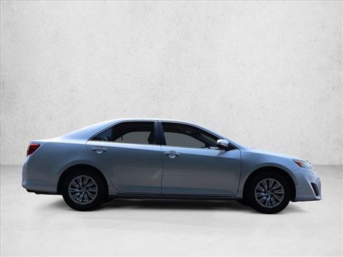 Used 2013 Toyota Camry LE FWD image 4