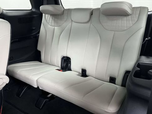 Used 2024 Hyundai Palisade Limited FWD image 19