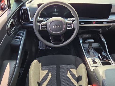Used 2024 Kia Sorento LX FWD image 14