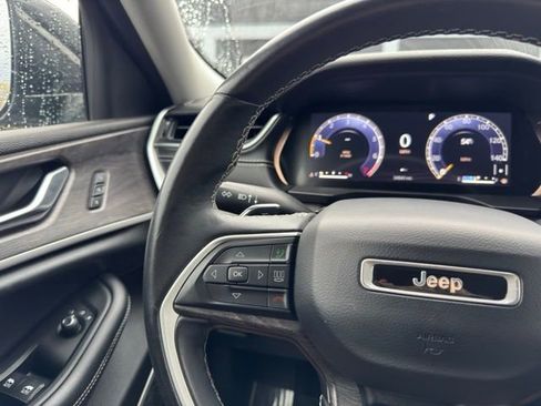 Used 2022 Jeep Grand Cherokee L Limited AWD/4WD image 22