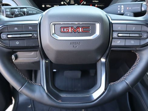 Used 2025 GMC Yukon XL AT4 AWD/4WD image 13