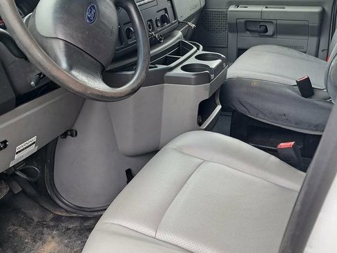 Used 2018 Ford E-450 and Econoline 450 Super Duty w/ Power Windows & Locks Group image 4