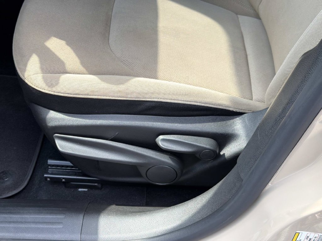 Used 2016 Jeep Renegade Latitude FWD image 20