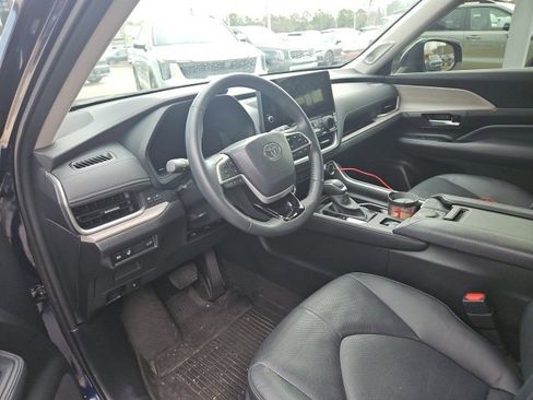 Used 2024 Toyota Grand Highlander Limited image 15