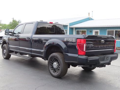 Used 2022 Ford F250 Lariat w/ Black Appearance Package image 4