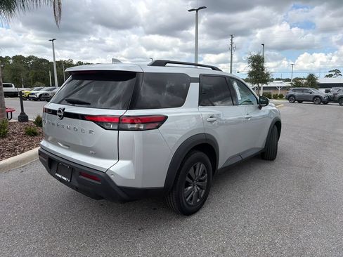 Used 2024 Nissan Pathfinder SV FWD image 7
