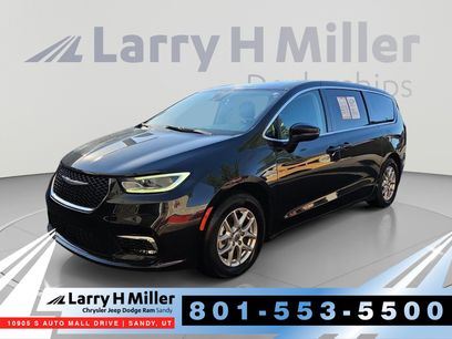 Used 2023 Chrysler Pacifica Touring-L